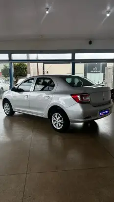 RENAULT-LOGAN-2022