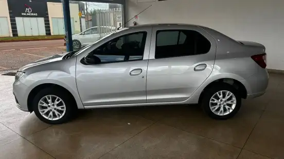 RENAULT-LOGAN-2022