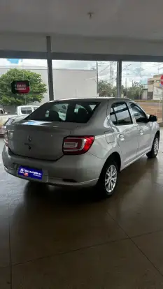RENAULT-LOGAN-2022