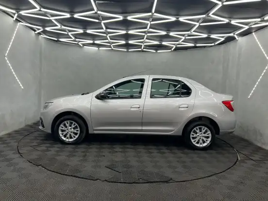 RENAULT-LOGAN-2025