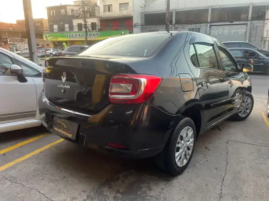 RENAULT-LOGAN-2021