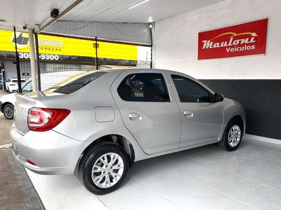 RENAULT-LOGAN-2021