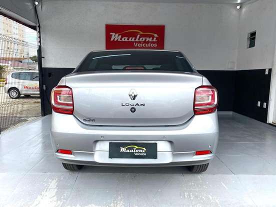RENAULT-LOGAN-2021