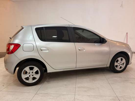 RENAULT-SANDERO-2018