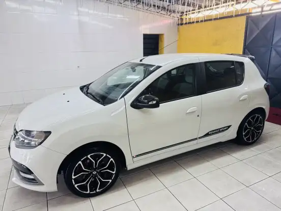 RENAULT-SANDERO-2021