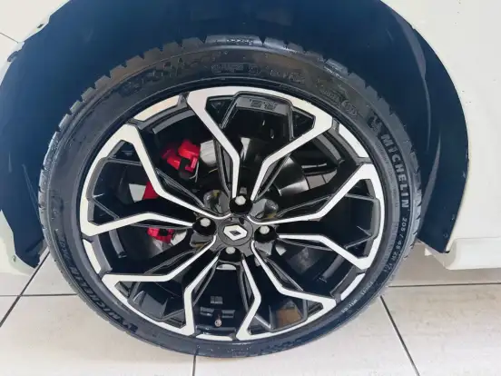 RENAULT-SANDERO-2021