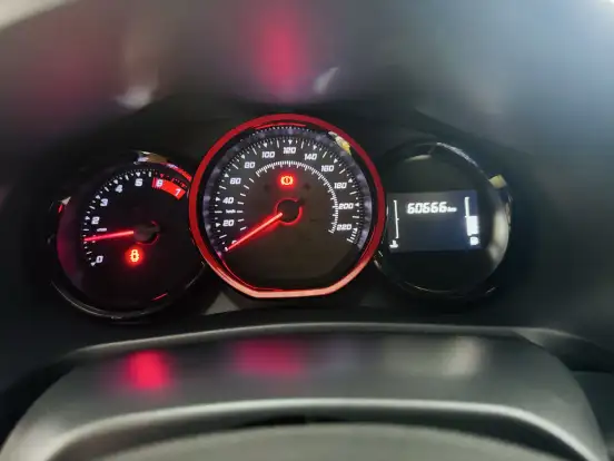 RENAULT-SANDERO-2021