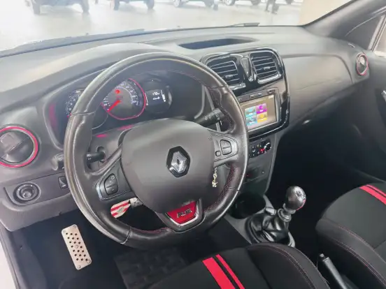 RENAULT-SANDERO-2021