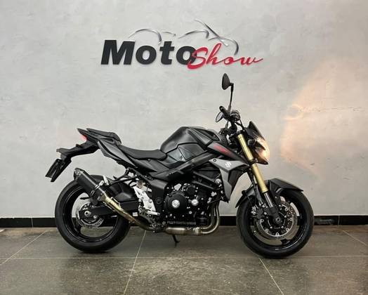 SUZUKI GSR 750A 