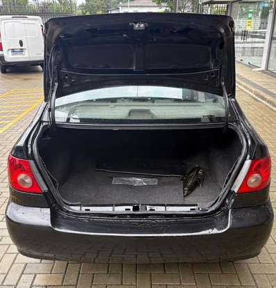 TOYOTA-COROLLA-2005