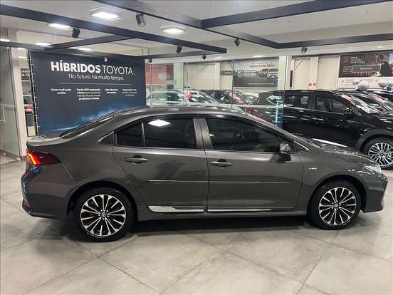 TOYOTA-COROLLA-2025