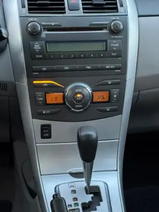 TOYOTA-COROLLA-2011