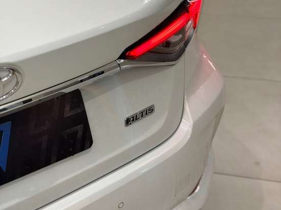TOYOTA-COROLLA-2024