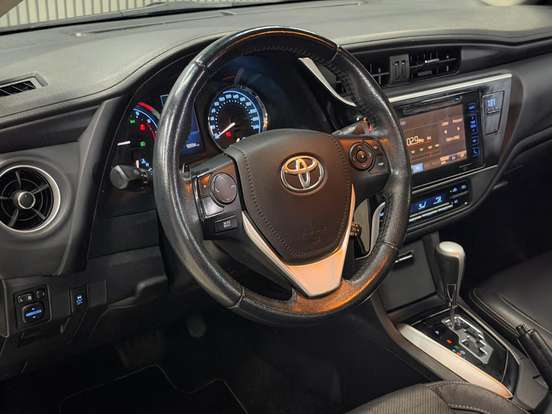 TOYOTA-COROLLA-2018