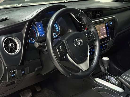 TOYOTA-COROLLA-2018