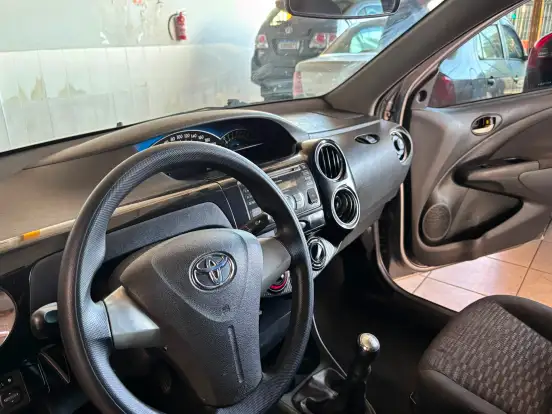 TOYOTA-ETIOS-1.5 XS SEDAN 16V FLEX 4P MANUAL TOYOTA-ETIOS-2014