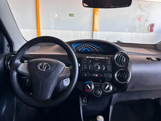 TOYOTA-ETIOS-1.5 XS SEDAN 16V FLEX 4P MANUAL TOYOTA-ETIOS-2014