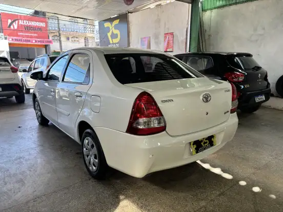TOYOTA-ETIOS-1.5 XS SEDAN 16V FLEX 4P MANUAL TOYOTA-ETIOS-2015