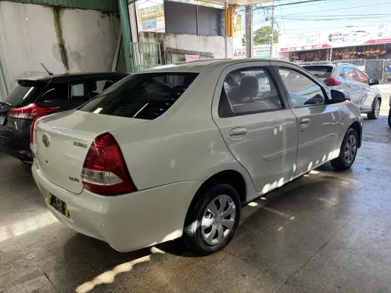 TOYOTA-ETIOS-2015