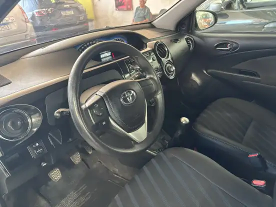 TOYOTA-ETIOS-2015