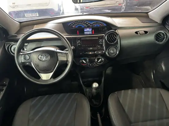TOYOTA-ETIOS-2015