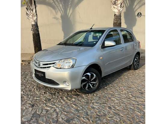 TOYOTA-ETIOS-2016
