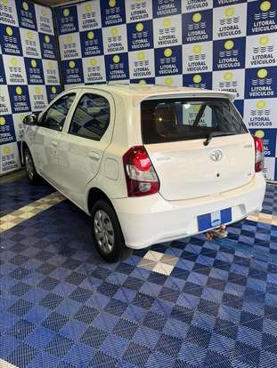 TOYOTA-ETIOS-2019