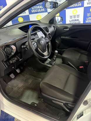 TOYOTA-ETIOS-2019