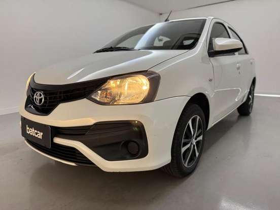 TOYOTA-ETIOS-2019