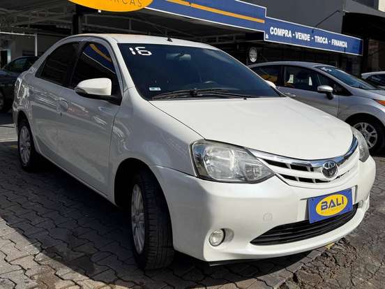 TOYOTA-ETIOS-2015