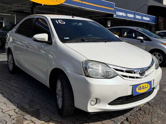 TOYOTA-ETIOS-1.5 XLS SEDAN 16V FLEX 4P MANUAL TOYOTA-ETIOS-2015
