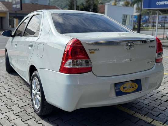 TOYOTA-ETIOS-1.5 XLS SEDAN 16V FLEX 4P MANUAL TOYOTA-ETIOS-2015