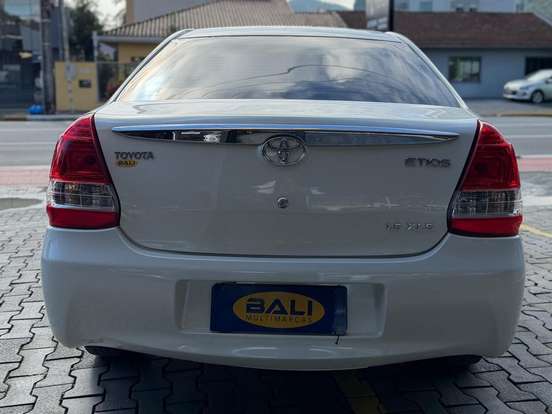 TOYOTA-ETIOS-2015
