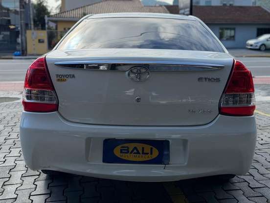 TOYOTA-ETIOS-1.5 XLS SEDAN 16V FLEX 4P MANUAL TOYOTA-ETIOS-2015