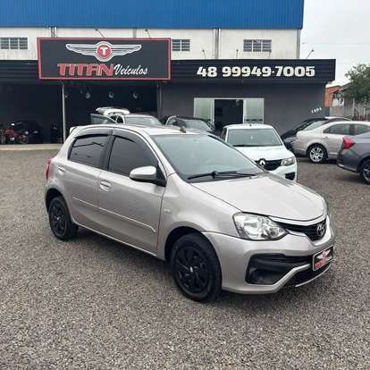 TOYOTA-ETIOS-2017