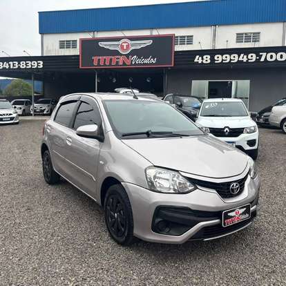 TOYOTA-ETIOS-2017