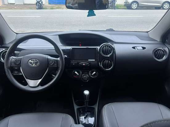 TOYOTA-ETIOS-2017