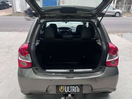 TOYOTA-ETIOS-2017