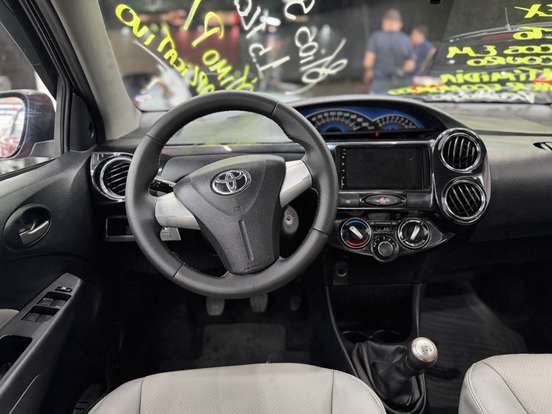 TOYOTA-ETIOS-1.5 XS SEDAN 16V FLEX 4P MANUAL TOYOTA-ETIOS-2014