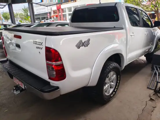 TOYOTA-HILUX-2.7 SRV 4X2 CD 16V FLEX 4P AUTOMÁTICO TOYOTA-HILUX-2014