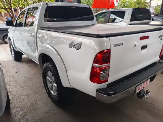 TOYOTA-HILUX-2.7 SRV 4X2 CD 16V FLEX 4P AUTOMÁTICO TOYOTA-HILUX-2014