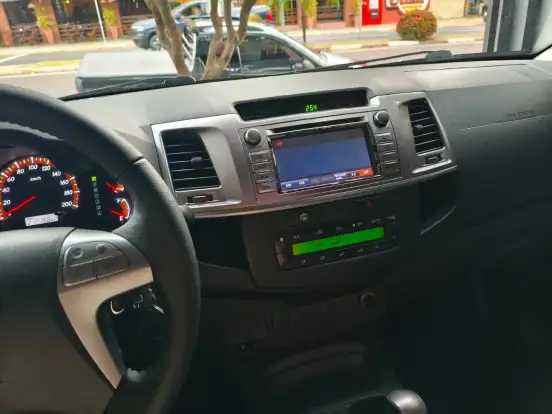 TOYOTA-HILUX-2014