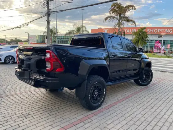 TOYOTA-HILUX-2.8 D-4D TURBO DIESEL CD GR-S 4X4 AUTOMÁTICO TOYOTA-HILUX-2023