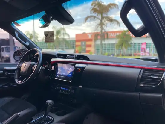TOYOTA-HILUX-2023