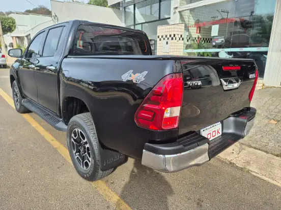 TOYOTA-HILUX-2.8 D-4D TURBO DIESEL CD POWER PACK 4X4 AUTOMÁTICO TOYOTA-HILUX-2025