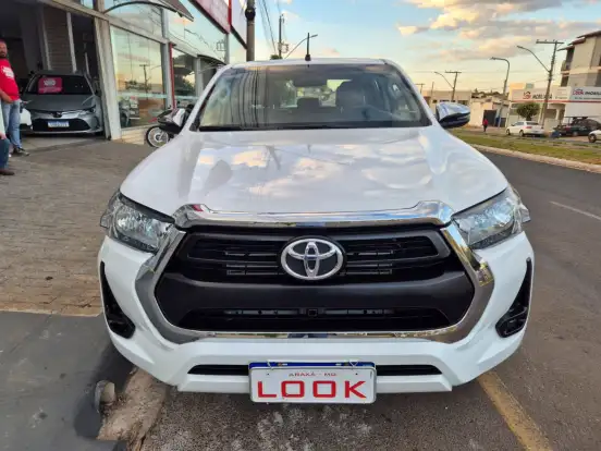 TOYOTA-HILUX-2022