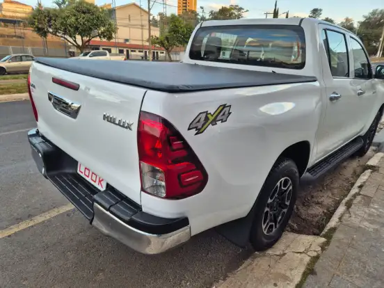 TOYOTA-HILUX-2022