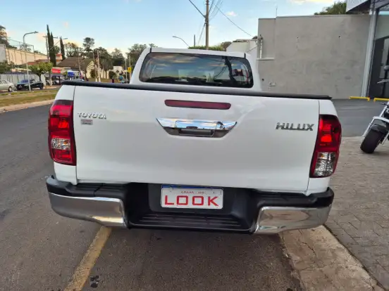 TOYOTA-HILUX-2022