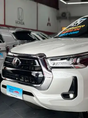 TOYOTA-HILUX-2023