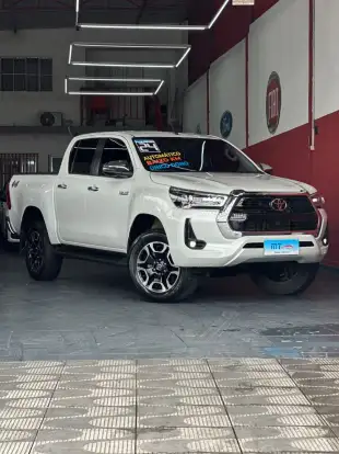 TOYOTA-HILUX-2023